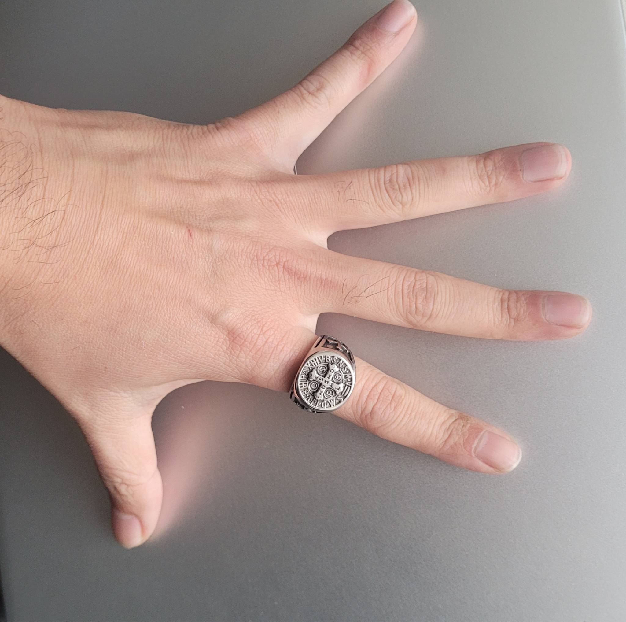 Anel Masculino São Bento Cruz Prata em Aço Inoxidável