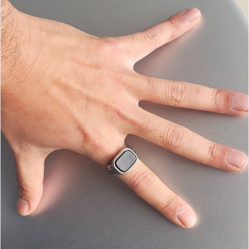 Anel Masculino Dedeira Pedra Onix Ondas Gregas Prata em Aço