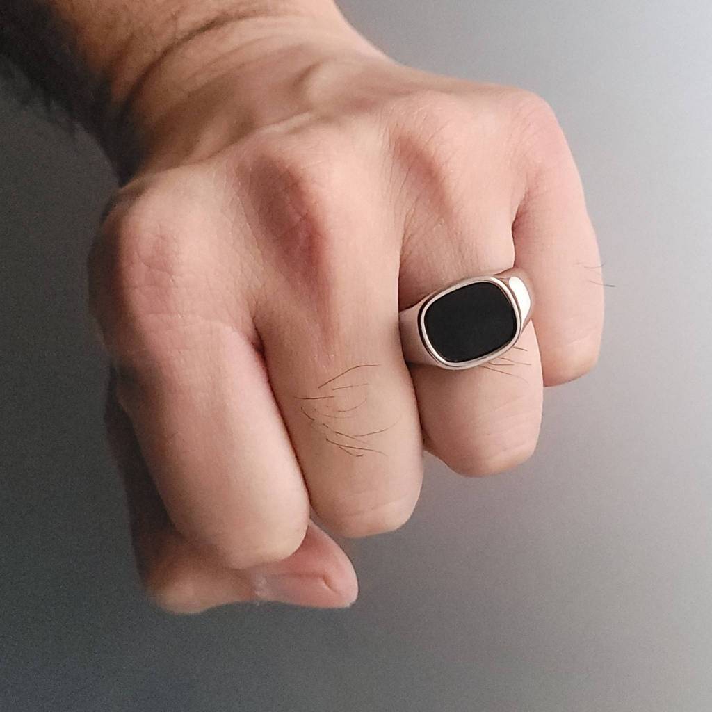 Anel Masculino Pedra Onix Redondo Prata em Aço Inoxidável