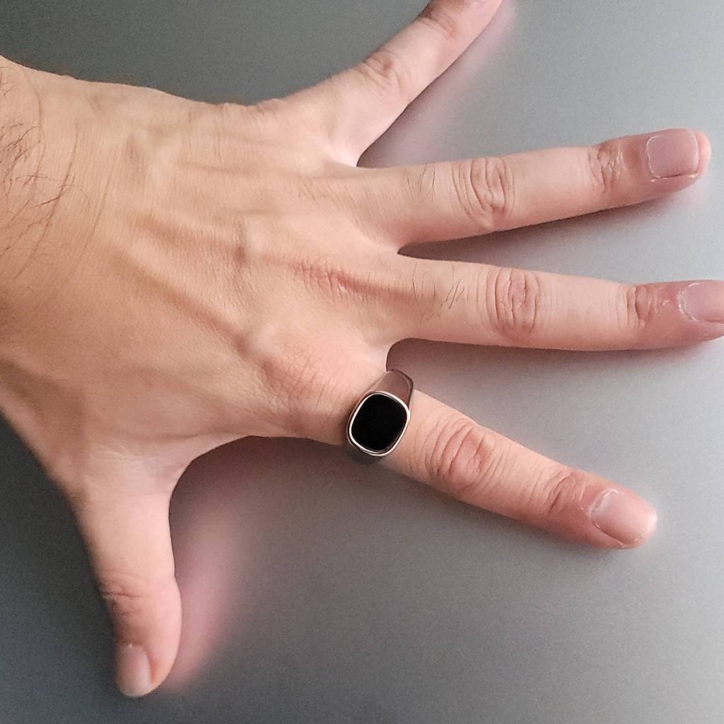 Anel Masculino Pedra Onix Redondo Prata em Aço Inoxidável