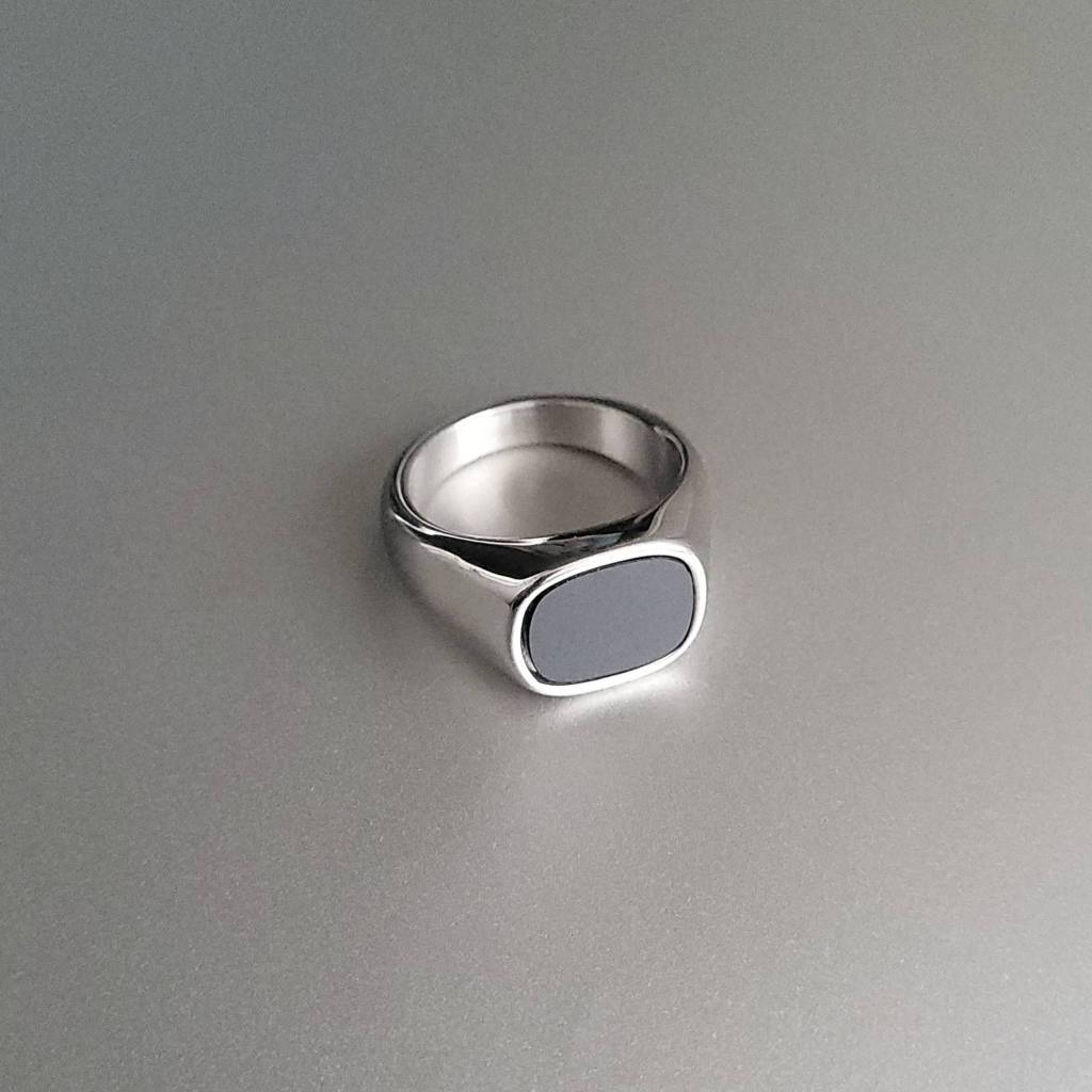 Anel Masculino Pedra Onix Redondo Prata em Aço Inoxidável