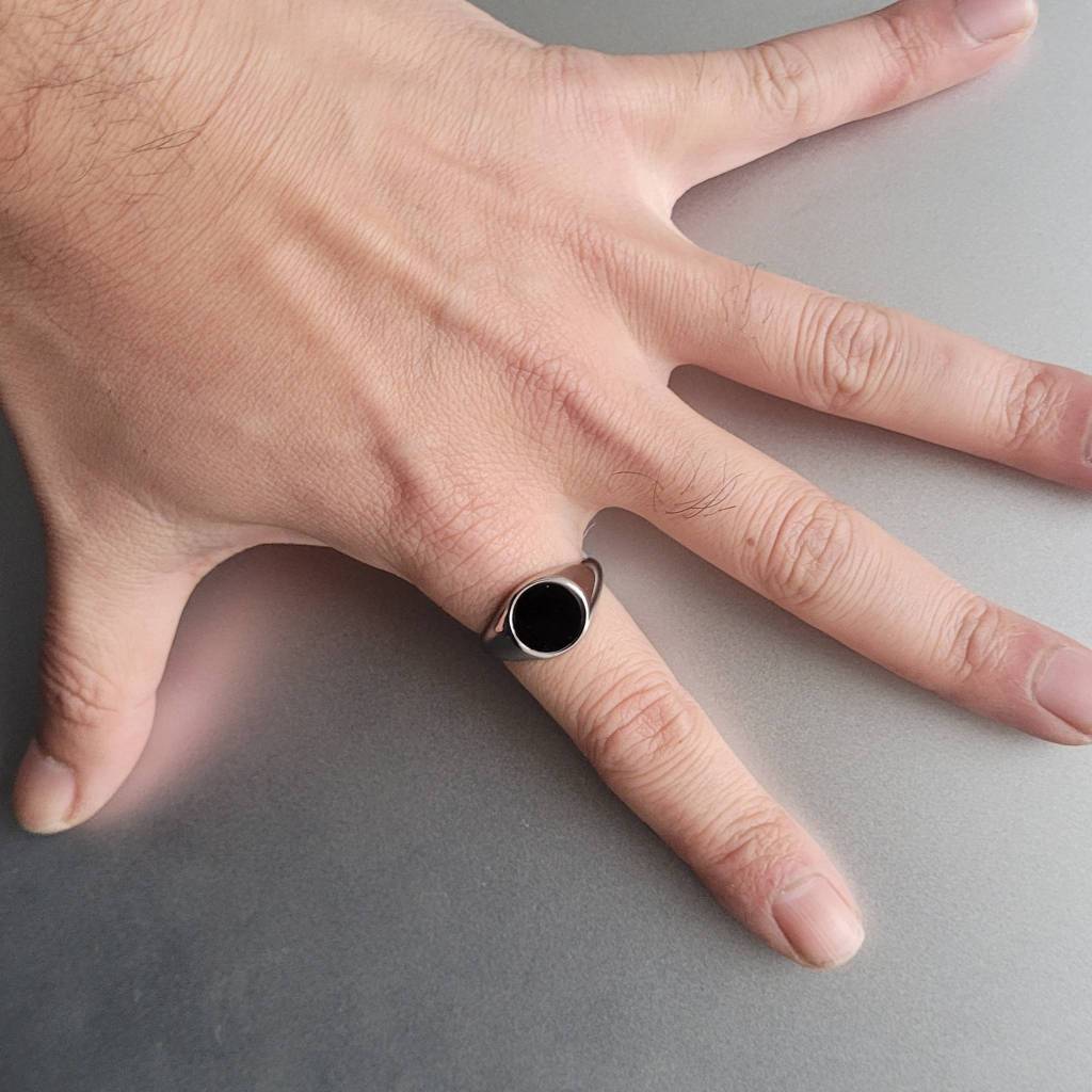 Anel Masculino Pedra Onix Redondo Pequeno Prata em Aço
