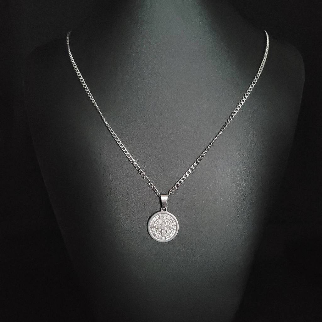 Colar Gourmet Com Pingente Medalha de São Bento Prata de Aço