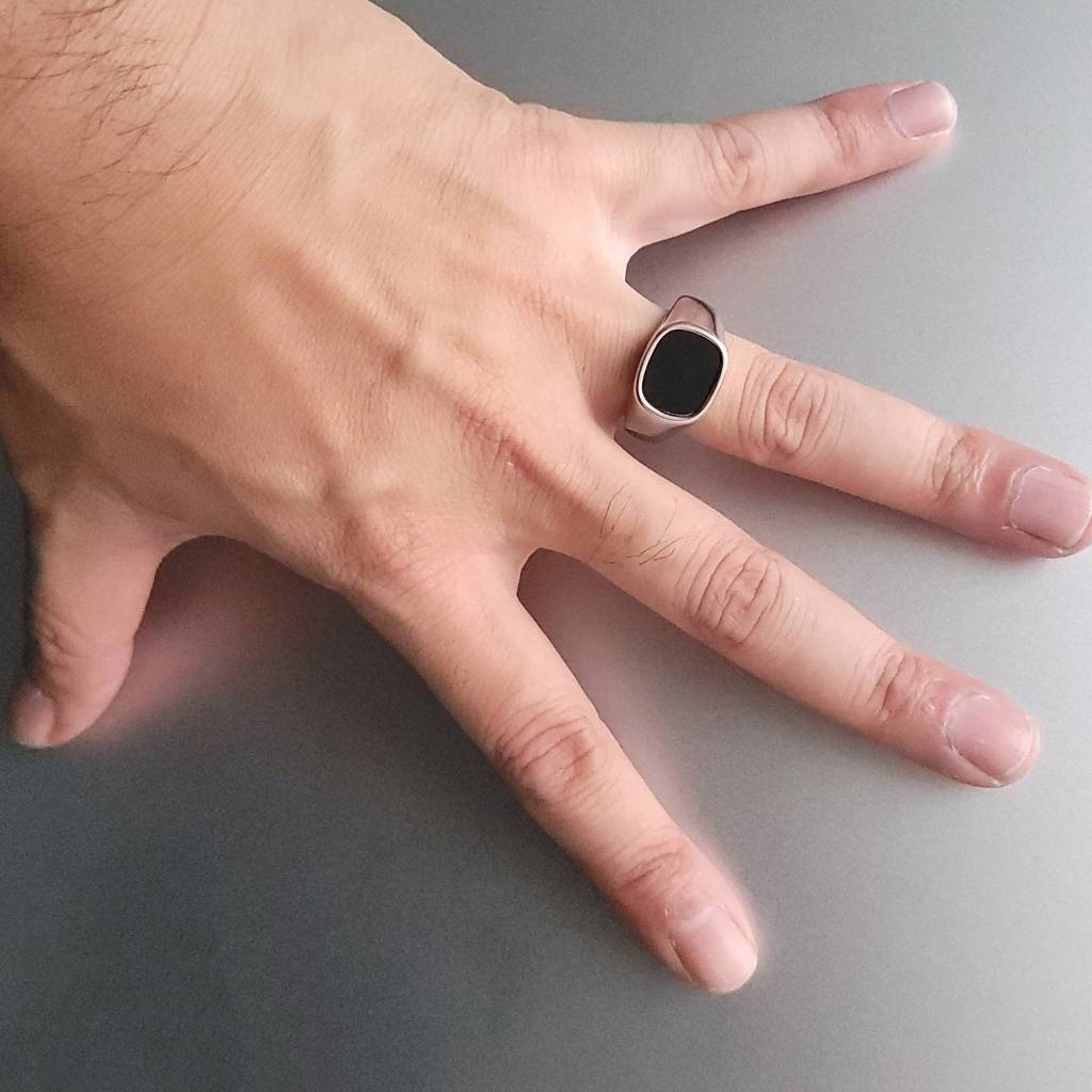 Anel Masculino Pedra Onix Redondo Prata em Aço Inoxidável