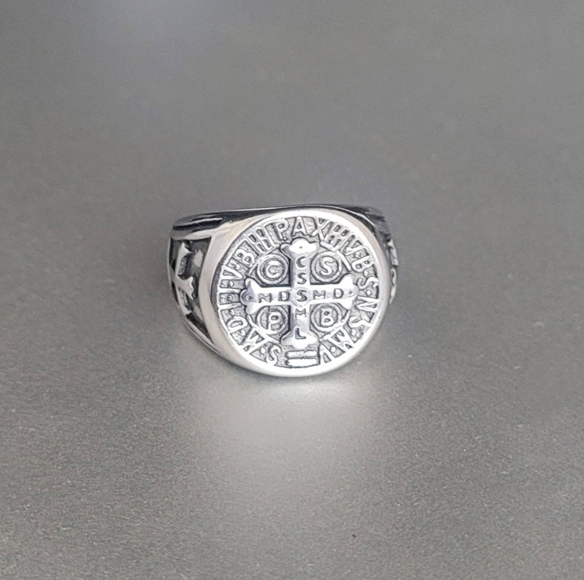 Anel Masculino São Bento Cruz Prata em Aço Inoxidável