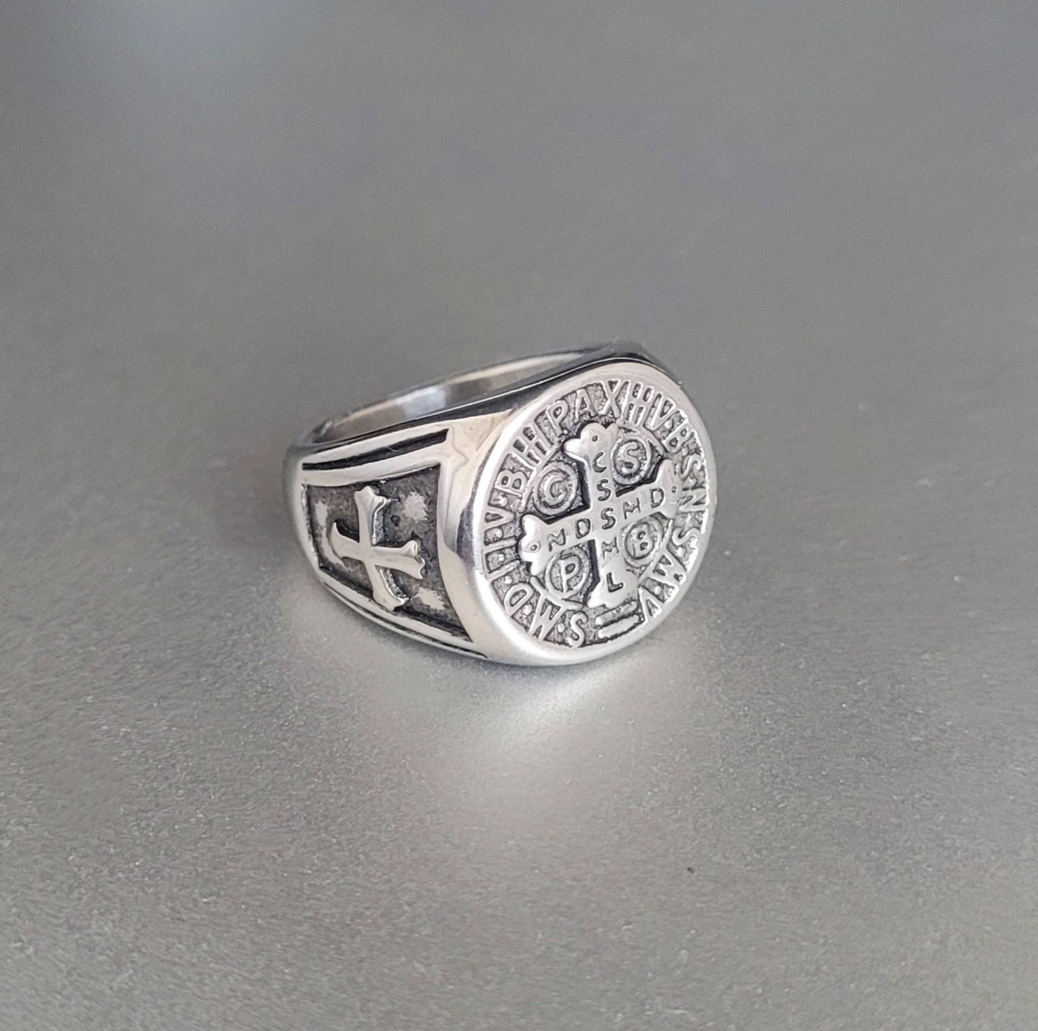 Anel Masculino São Bento Cruz Prata em Aço Inoxidável