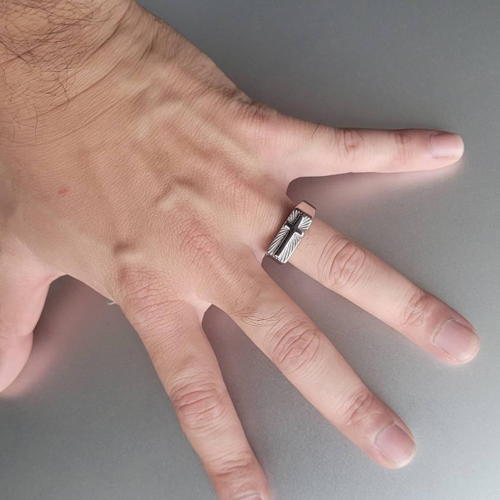 Anel Masculino Cruz Retângulo Prata em Aço Inoxidável