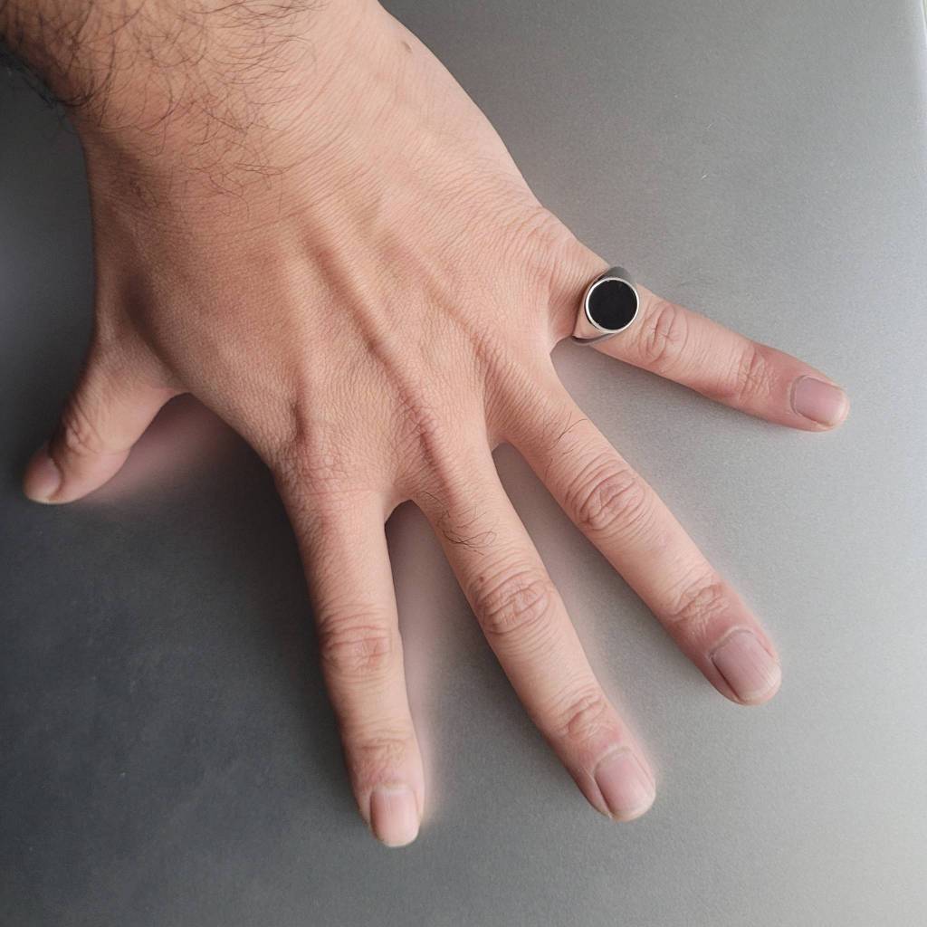Anel Masculino Pedra Onix Redondo Pequeno Prata em Aço